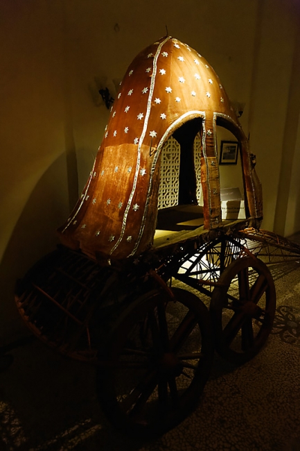 Gwalior-Jaivilas palace-020